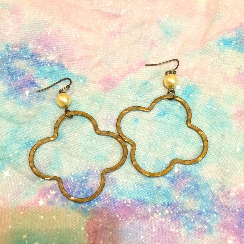 Handcrafted Earrings⭐️ Single pearl Hand Hammered Silver Design!